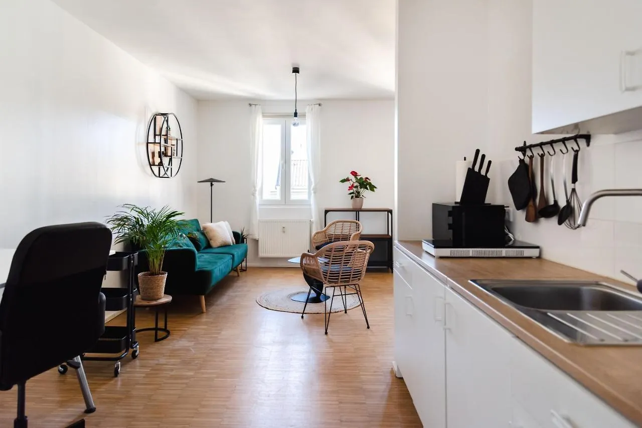 Hybrid Work-Play Retreat - 2Br, 1B Central Kreuzberg Berlino Germania