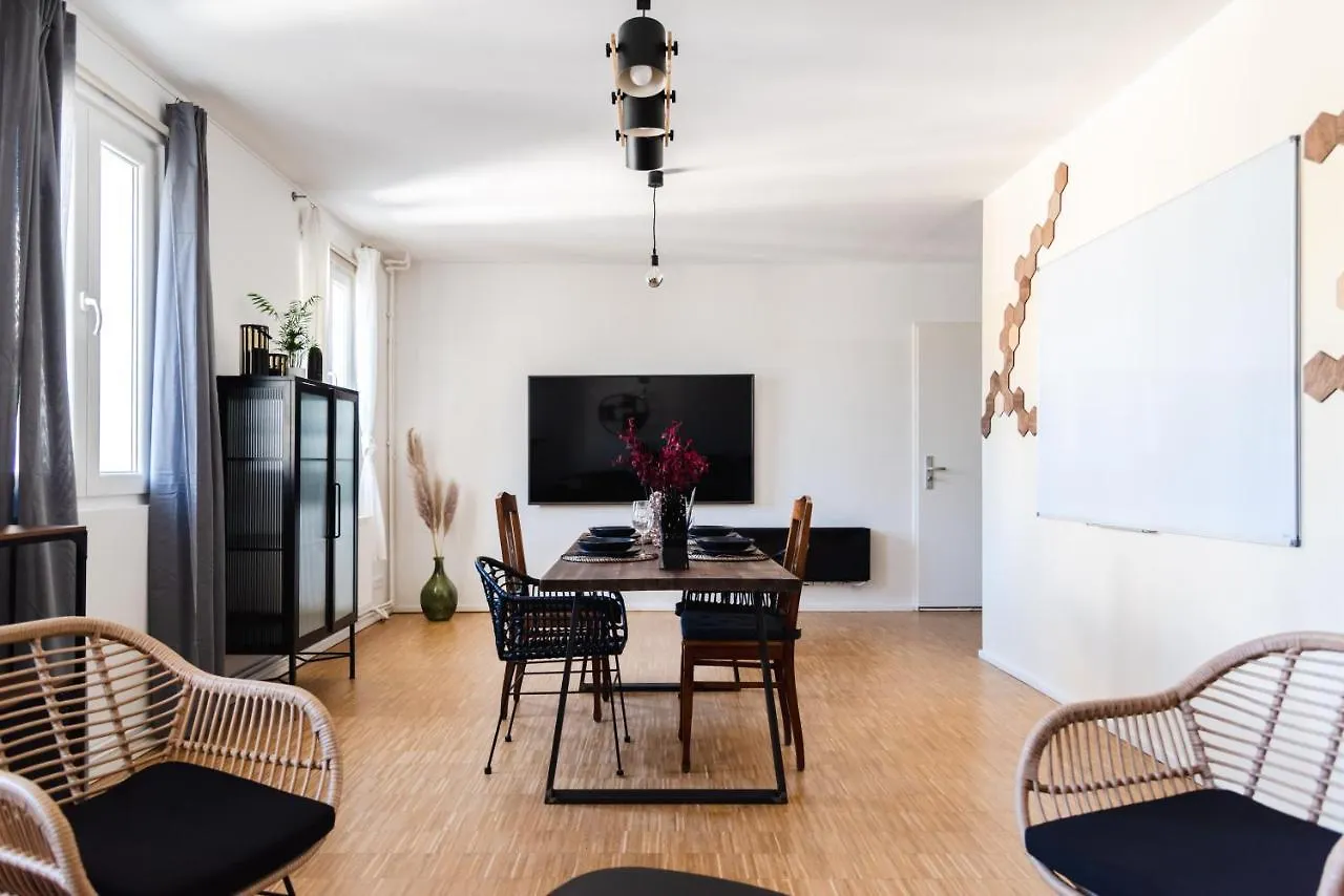 Hybrid Work-Play Retreat - 2Br, 1B Central Kreuzberg Berlino Appartamento