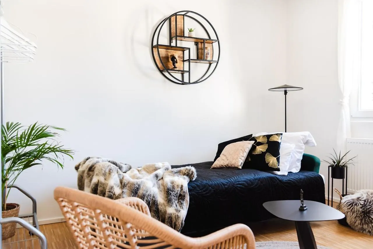 Hybrid Work-Play Retreat - 2Br, 1B Central Kreuzberg Berlino Appartamento