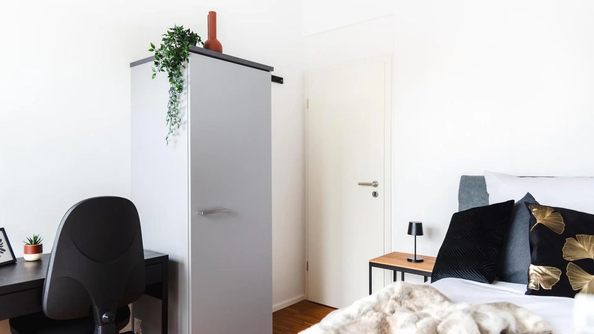 Hybrid Work-Play Retreat - 2Br, 1B Central Kreuzberg Berlino Germania