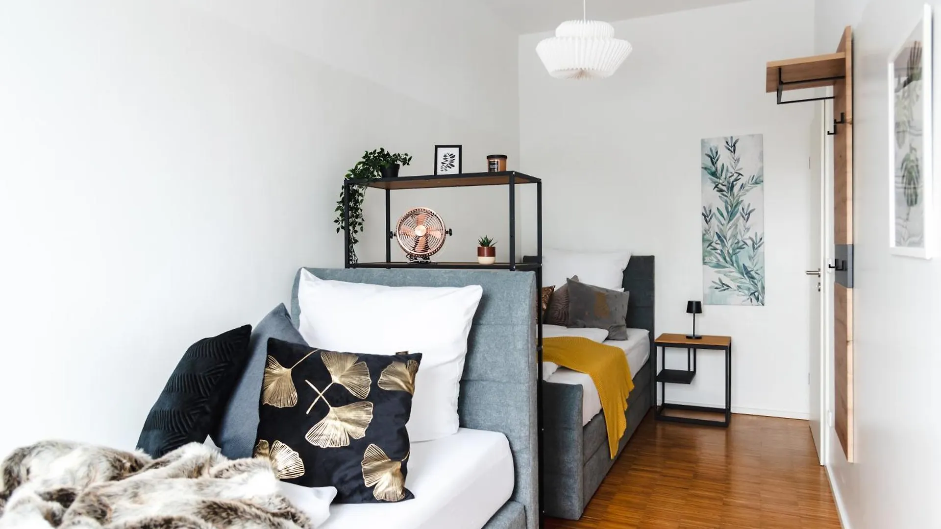Appartamento Hybrid Work-Play Retreat - 2Br, 1B Central Kreuzberg Berlino Germania
