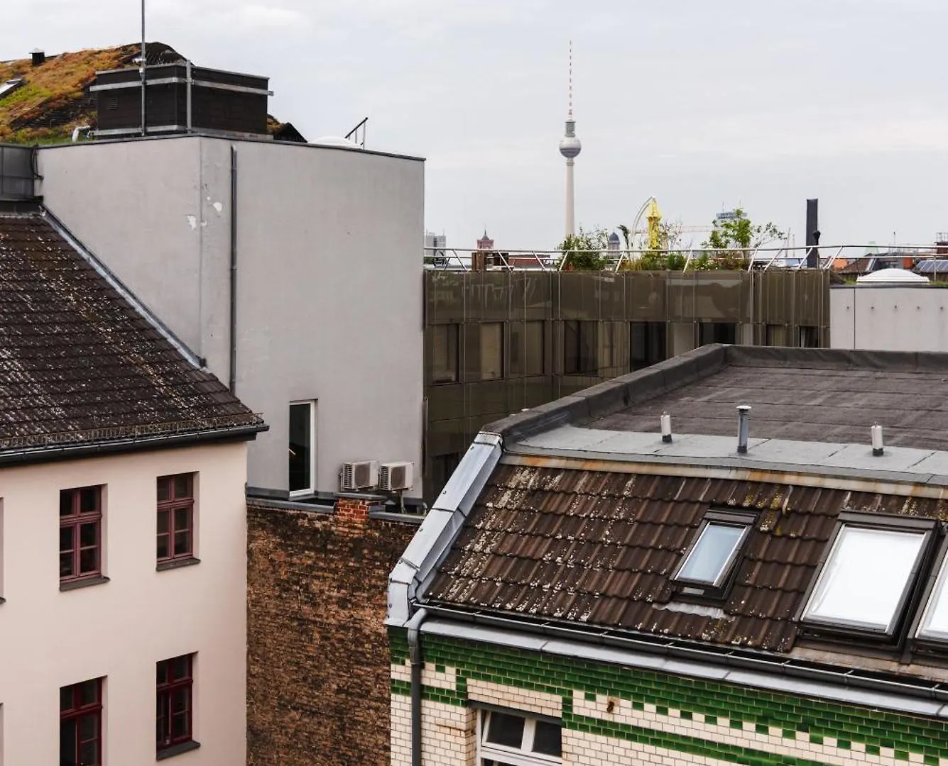 Hybrid Work-Play Retreat - 2Br, 1B Central Kreuzberg Berlino Germania