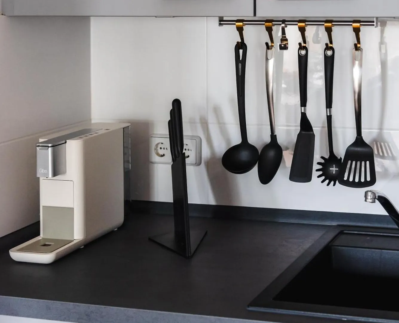 Appartamento Hybrid Work-Play Retreat - 2Br, 1B Central Kreuzberg Berlino Germania