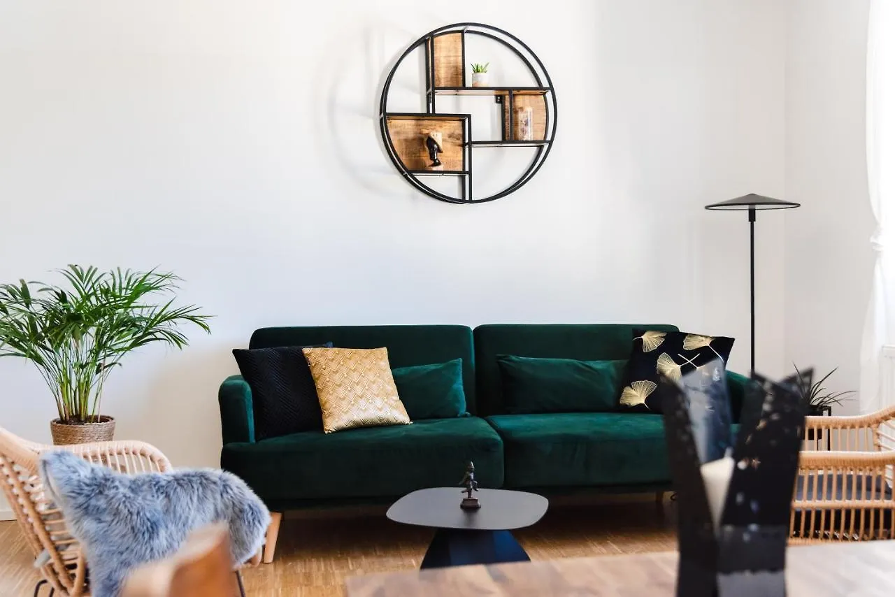 Hybrid Work-Play Retreat - 2Br, 1B Central Kreuzberg Berlin 0*,  Almanya